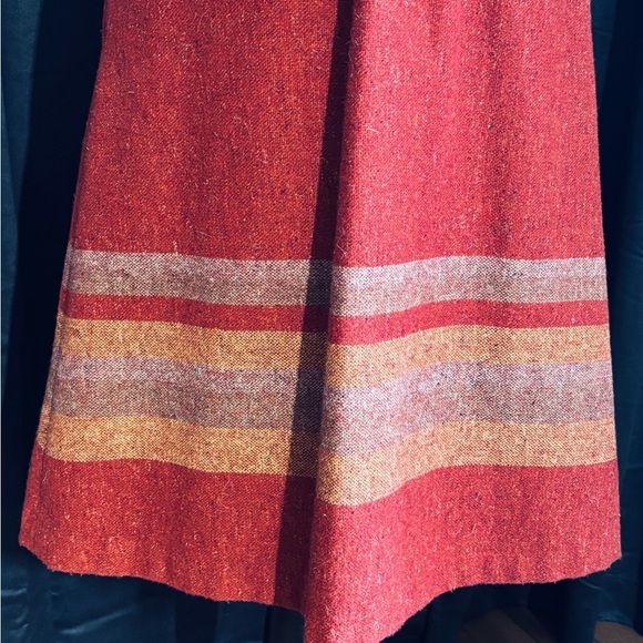 Gorgeous vintage brick red wool dress with built-in sash belt - Picture 2 of 9